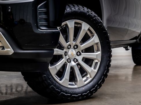 Used 2021 Chevrolet Silverado 1500 High Country w/ Technology Package image 24