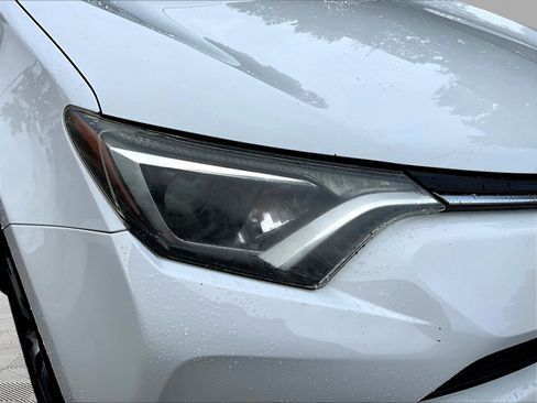 Used 2018 Toyota RAV4 XLE AWD/4WD image 32