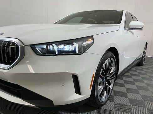 Certified 2024 BMW i5 eDrive40i w/ Premium Package image 10