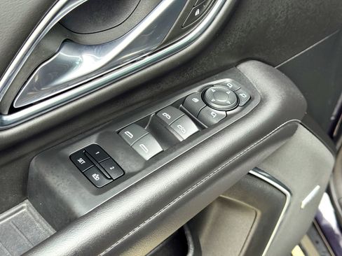 Used 2024 Chevrolet Tahoe Z71 w/ Luxury Package image 17