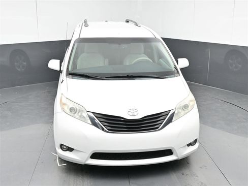 Used 2012 Toyota Sienna LE image 24
