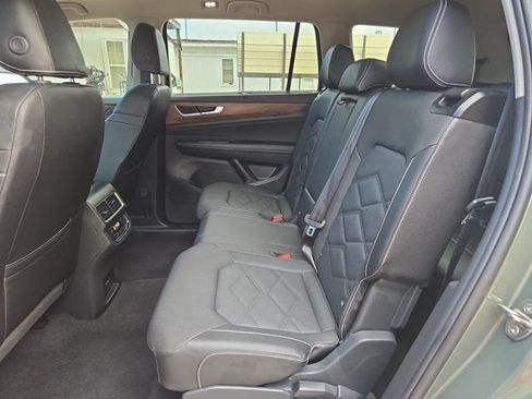Used 2025 Volkswagen Atlas SE FWD image 25