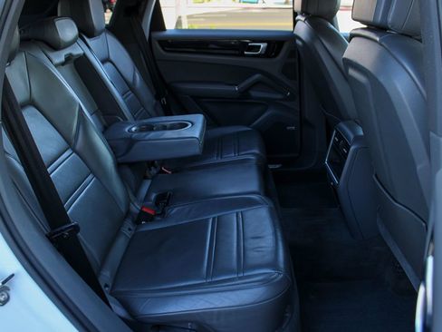 Used 2019 Porsche Cayenne image 26