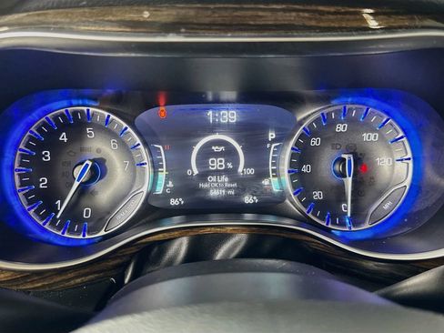 Used 2023 Chrysler Pacifica Limited FWD image 26