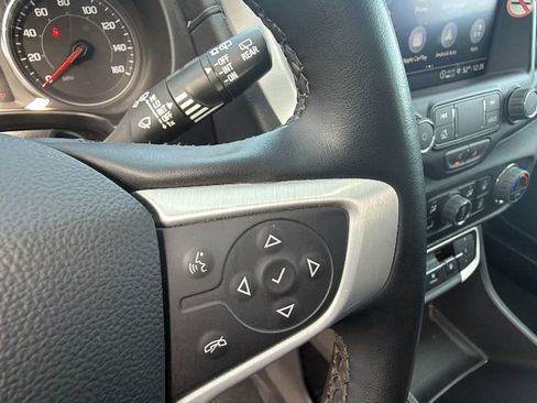 Used 2024 GMC Terrain SLT image 29