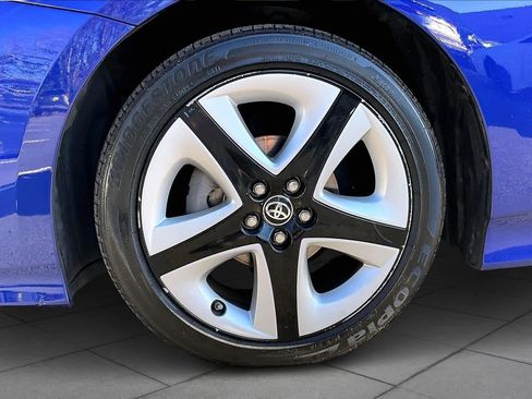 Used 2016 Toyota Prius Three Touring image 9