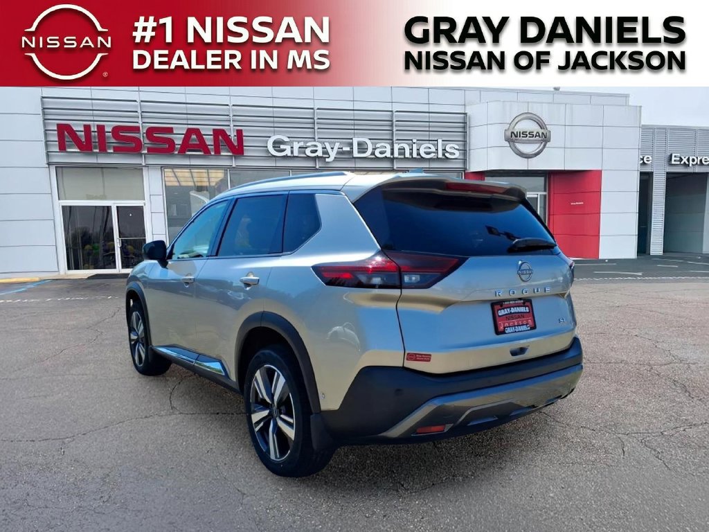 Used 2023 Nissan Rogue SL w/ SL Premium Package FWD image 5