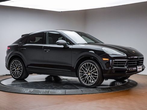 Used 2023 Porsche Cayenne Platinum Edition image 15