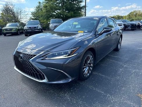 Used 2025 Lexus ES 300h Ultra Luxury w/ Accessory Package (Z1) FWD image 7