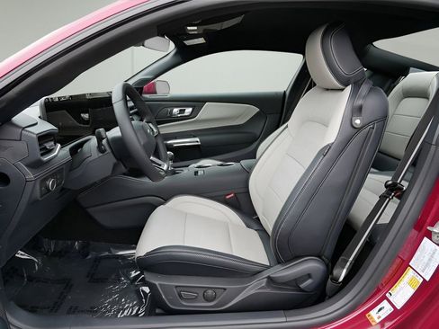 Used 2025 Ford Mustang GT Premium RWD image 10