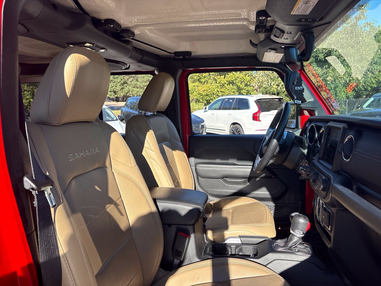 Used 2019 Jeep Wrangler Unlimited Sahara AWD/4WD image 14