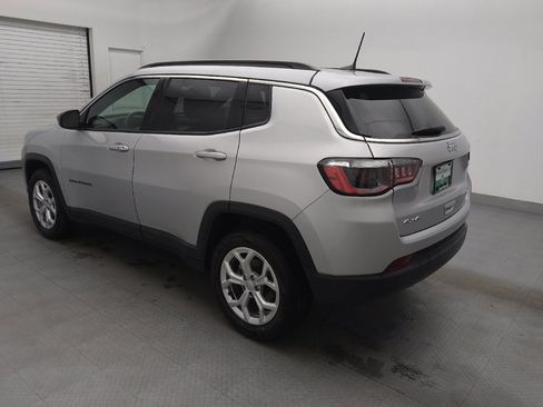 Used 2024 Jeep Compass Latitude image 3