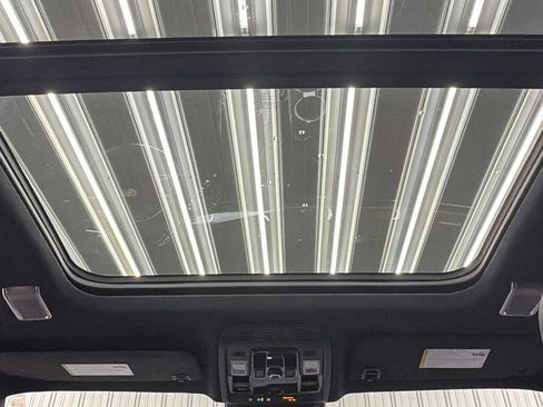 Used 2025 Cadillac Escalade Sport Platinum w/ LPO, ONYX Package image 31