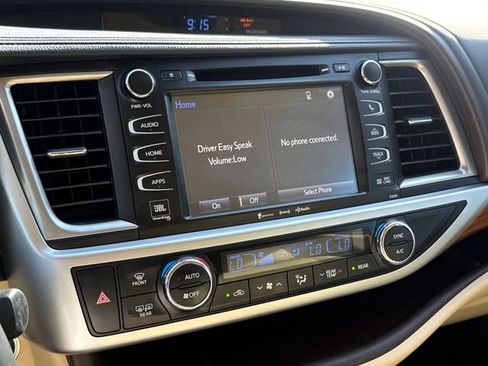Used 2019 Toyota Highlander Limited FWD image 26