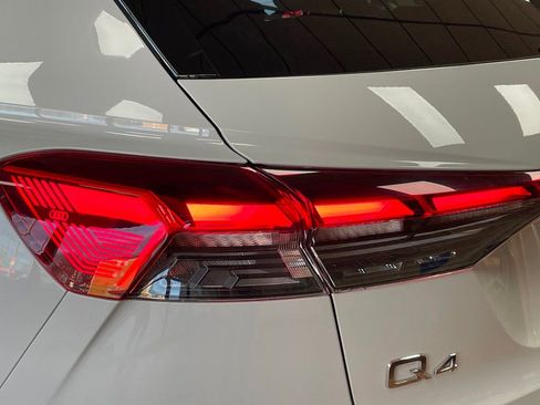 Used 2023 Audi Q4 e-tron Premium Plus w/ Premium Plus image 8