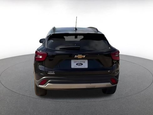 Used 2025 Chevrolet Trax LT image 12