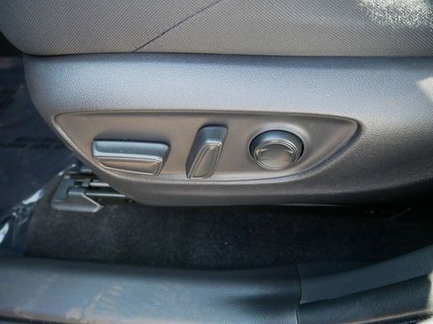 Used 2021 Toyota Venza LE w/ Carpet Mat Package (TMS) image 16