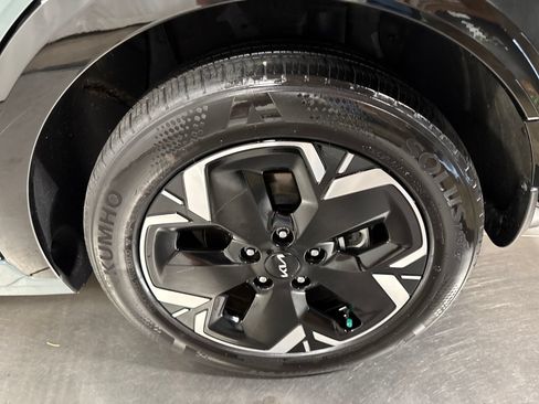Certified 2023 Kia Niro Wind w/ Wind Preserve Package FWD image 18
