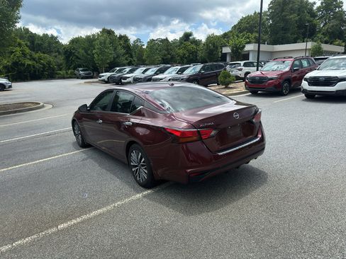 Used 2023 Nissan Altima 2.5 SV FWD image 3