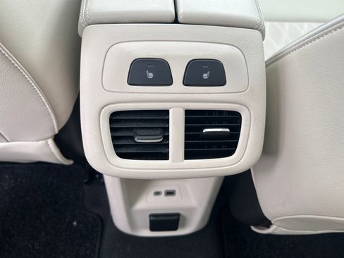 Used 2022 Buick Envision Avenir w/ Technology Package II image 17