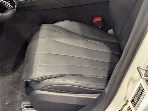 New 2025 Mercedes-Benz E 350 4MATIC Sedan image 4