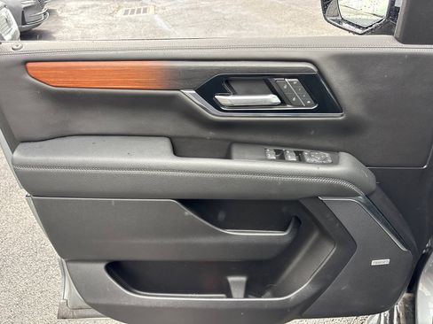 Used 2025 GMC Yukon Denali w/ LPO, Floor Liner Package AWD/4WD image 11