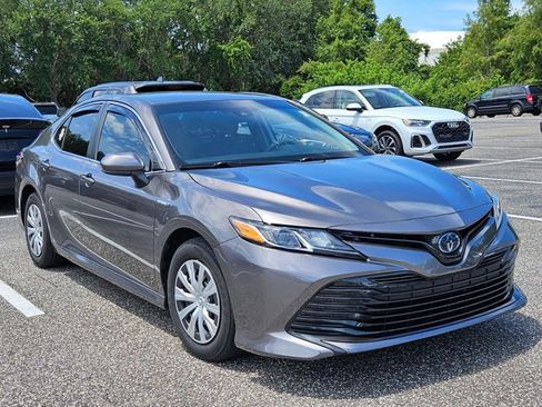 Used 2020 Toyota Camry LE FWD image 3
