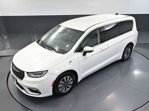 Used 2023 Chrysler Pacifica Touring-L image 58