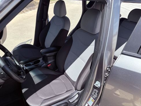 Used 2019 Kia Soul FWD image 36