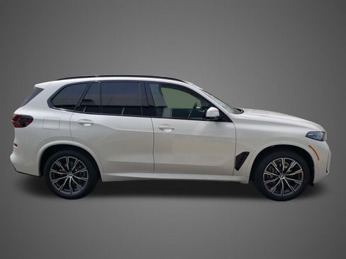 New 2026 BMW X5 xDrive40i w/ M Sport Package AWD/4WD image 5