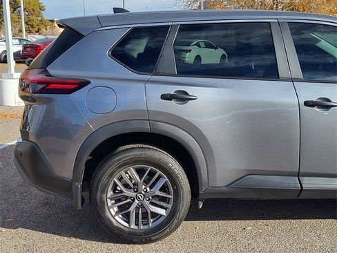 Used 2023 Nissan Rogue S image 4