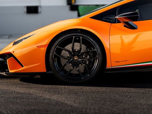 Used 2018 Lamborghini Huracan Performante image 11