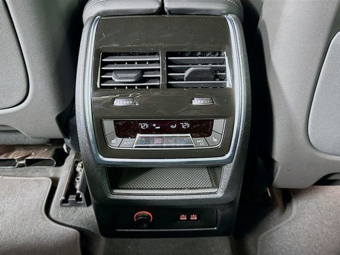 Used 2025 BMW X7 xDrive40i w/ Premium Package image 18