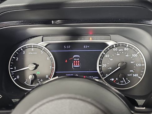 Used 2024 Nissan Pathfinder SL w/ Black Appearance Package FWD image 19