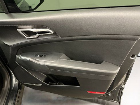 Used 2024 Kia Sportage LX image 32