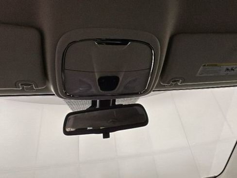 Used 2016 Jeep Cherokee Latitude w/ Cold Weather Group AWD/4WD image 25