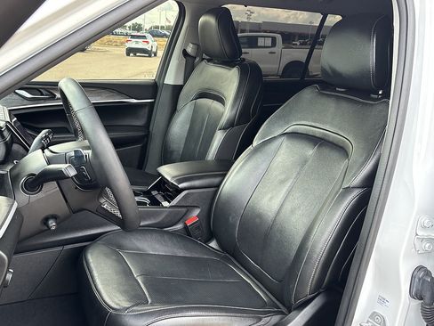 Used 2023 Jeep Grand Cherokee L Limited w/ Luxury Tech Group II AWD/4WD image 28