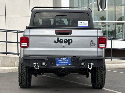 Used 2021 Jeep Gladiator Willys image 4