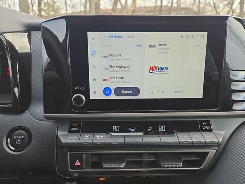 Used 2025 Toyota Camry LE image 18