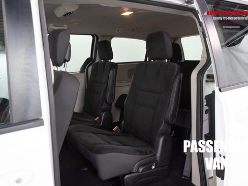 Used 2018 Dodge Grand Caravan SE w/ UConnect Hands-Free Group FWD image 8