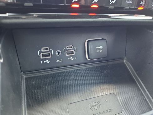 Used 2025 Jeep Grand Cherokee Altitude RWD image 29