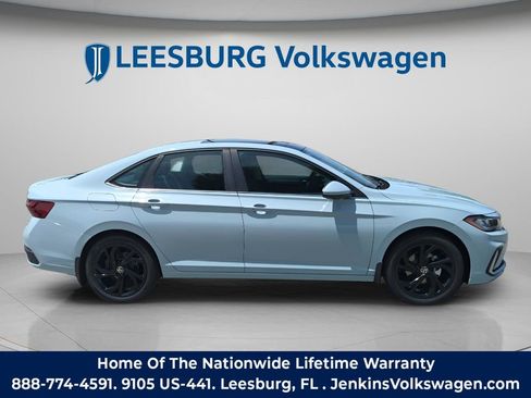 New 2026 Volkswagen Jetta SE FWD image 3