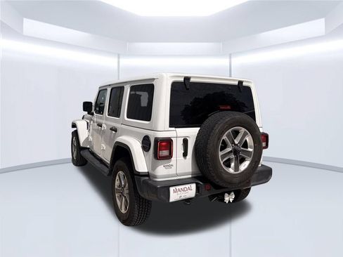 Used 2022 Jeep Wrangler Unlimited Sahara w/ Cold Weather Group AWD/4WD image 7