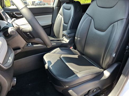Used 2025 Jeep Compass Limited AWD/4WD image 13