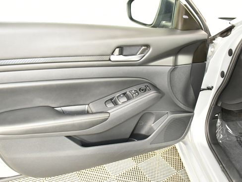 Used 2024 Nissan Altima 2.5 SV image 35