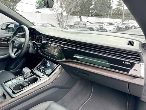 Used 2021 Audi Q8 Prestige w/ Prestige Package image 32