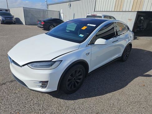 Used 2019 Tesla Model X Long Range image 4