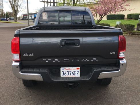 Used 2016 Toyota Tacoma SR5 w/ SR5 Appearance Package (DN) AWD/4WD image 5