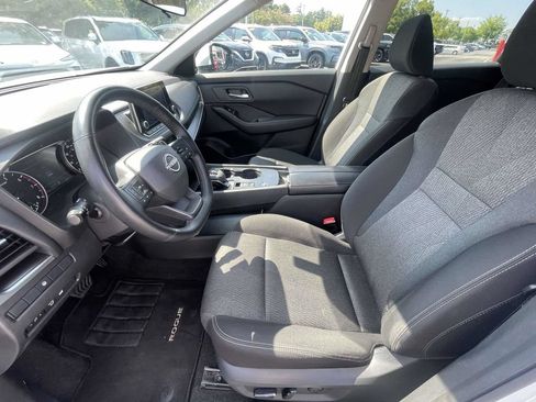 Used 2025 Nissan Rogue SV FWD image 17