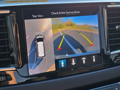 Used 2019 Chrysler Pacifica Touring-L Plus w/ Advanced Safetytec Group FWD image 4